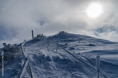 Fototapeta Naklejka Na Ścianę i Meble -  zima na połoninie Wetlińskiej Bieszczady 