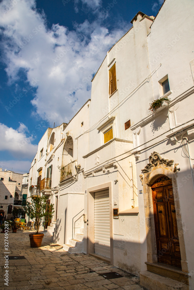 Obraz premium Typical alley in beautiful small town of Cisternino, Apulia, South Italy