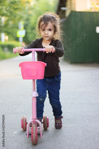 Yong kid girl ride on stree...