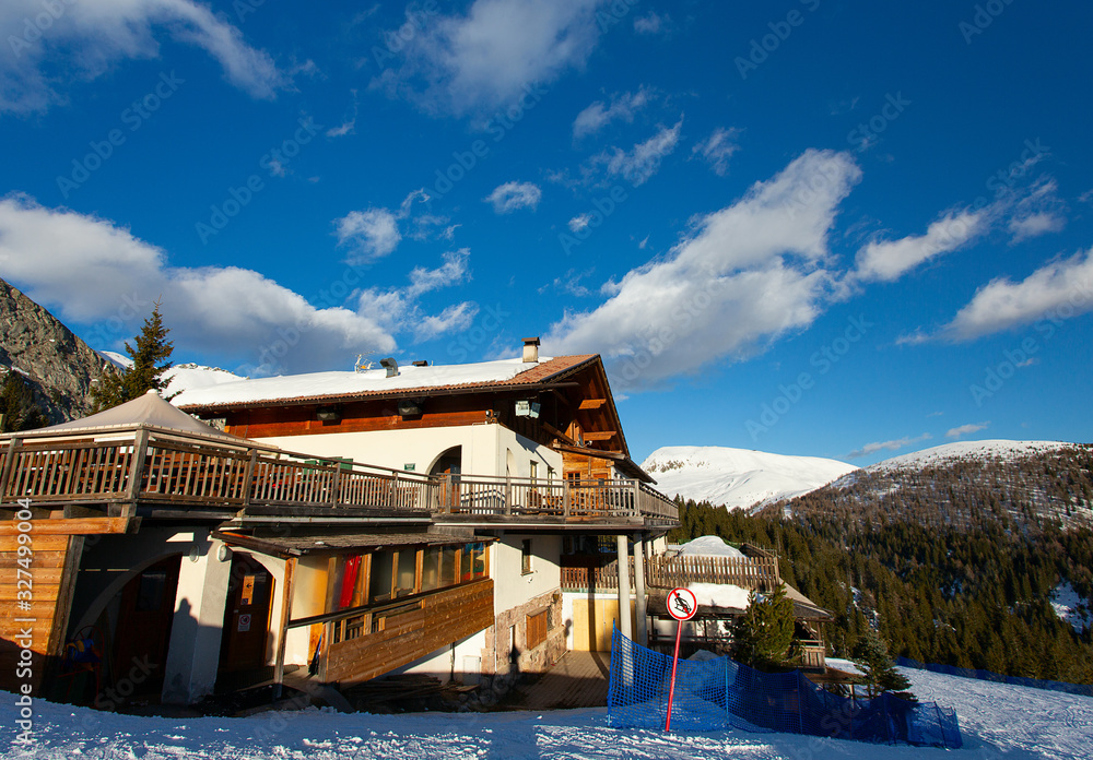 Obraz premium beautiful house in mountains on a sunny day