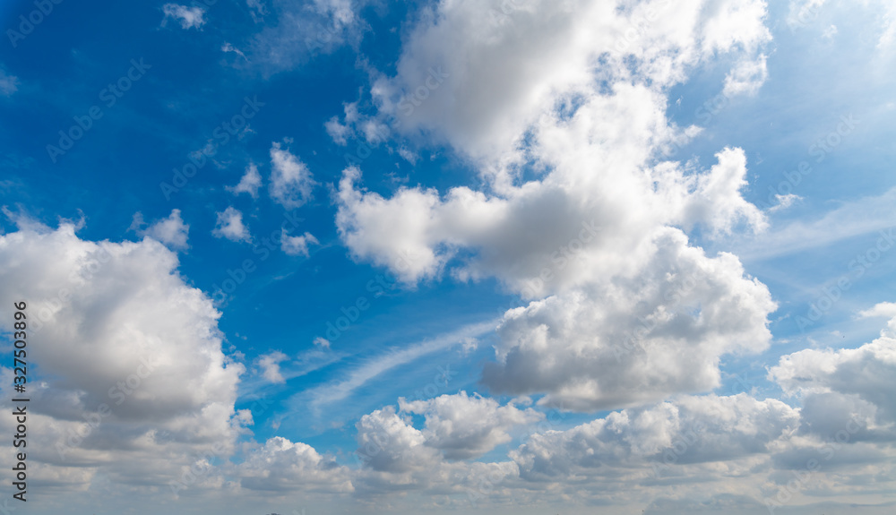 Fototapeta premium A blue sky with white clouds