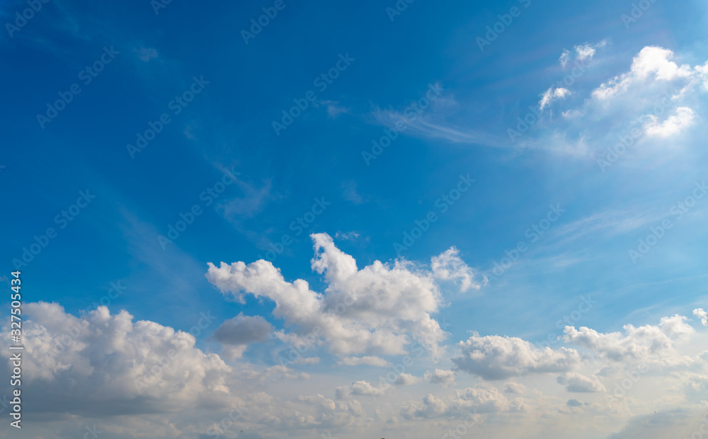 Fototapeta premium A blue sky with white clouds