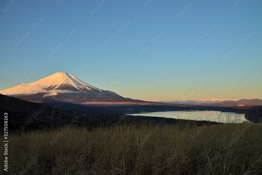富士　富士山　山梨県山中湖付近の風景