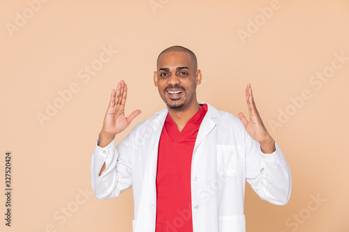 African doctor wearing a white lab coat © Gelpi