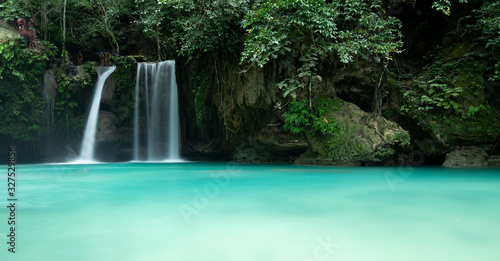 Fototapeta Naklejka Na Ścianę i Meble -  Blue turquoise waterfall