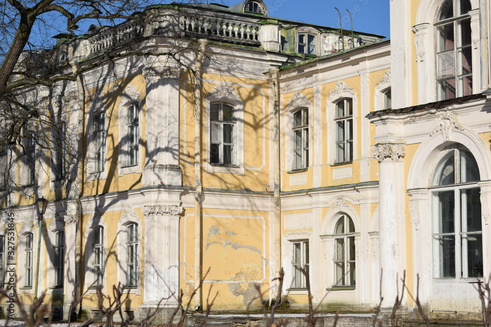 Fototapeta premium detail of facade of cathedral in rome italy