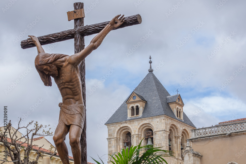 Leon, Spain. 4/19/2019. Pass in the Holy Week of Leon known as Santisimo Cristo de la Agonia, that leaves on Holy Friday. It is in the Square of San Isidoro