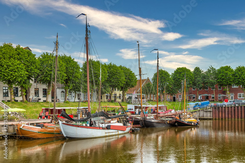 Boote im Hafen von Carolinensiel