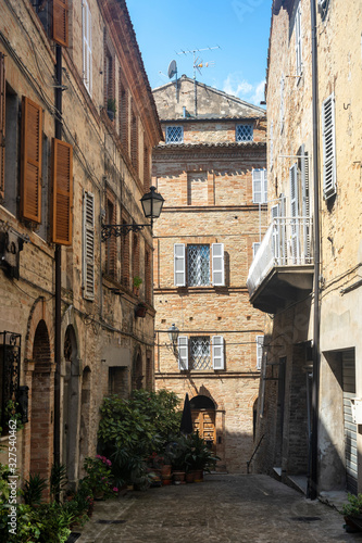 Fototapeta Naklejka Na Ścianę i Meble -  Montefiore dell Aso, historic town in Marche, Italy