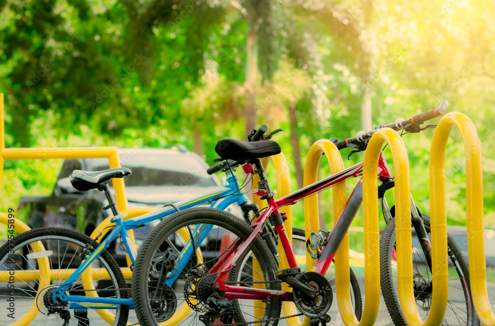 Obraz premium Bicycle sharing systems. Bicycle for rent business. Bicycle for city tour at bike parking station. Eco-friendly transport. Urban economy public transport. Bike station in the park. Healthy lifestyle.