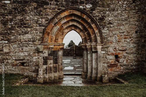 Fototapeta Naklejka Na Ścianę i Meble -  Irland Kloster Clonmacnoise