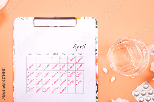 Tableau sur toile April calendar that says allergy