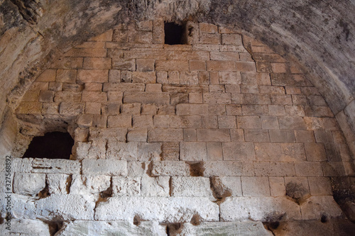 Fototapeta Naklejka Na Ścianę i Meble -  Ancient church ruins in Alexandria Troas