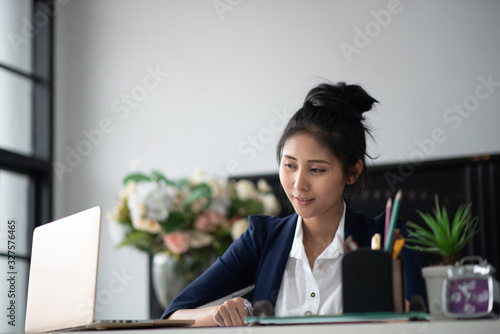 Asian business women in sui...
