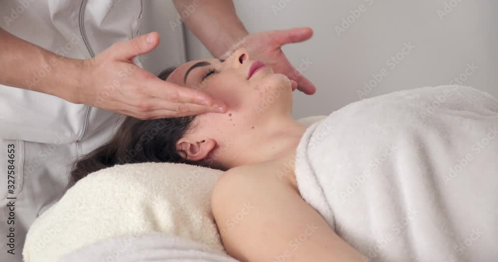 Spanish head massage. relaxing massage for face Massage therapist at Spa salon Spanish head massage. relaxing massage for face Massage therapist at Spa salon