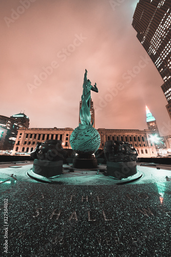 Fotografia, Obraz Statue of Eternal Life in Cleveland Ohio