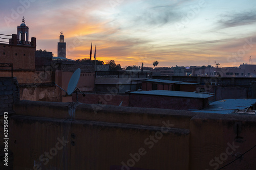 Sonnenuntergang über den Dächern von Marrakesch, Marokko photo