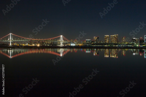 水面に映る橋 © yasuyuyu210605
