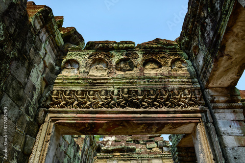 Quadro em tela Détail sur les scultures de la salle de danse du temple Preah Khan dans le domai