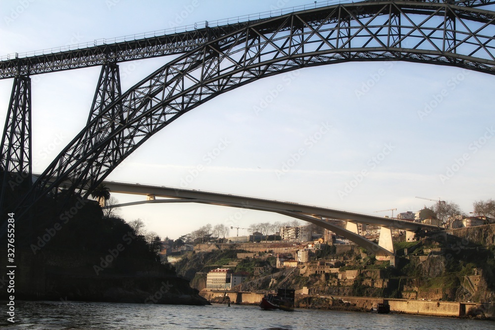 Naklejka premium Iron bridges called over the waters of the Douro river