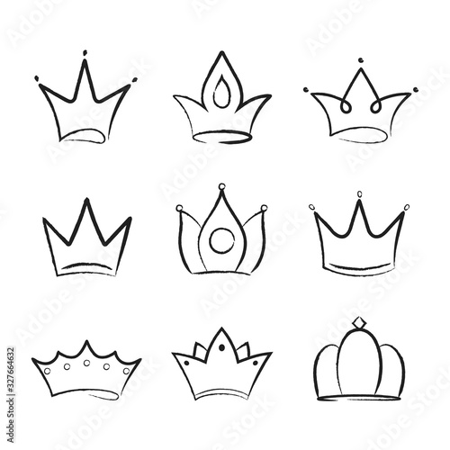 Hand drawn crown. Doodle, sketch king crowns in line style. Simple diadems of queen in graffiti or grunge style. Royal emblem. Heraldic decoration symbol. Luxury concept. Calligraphy design vector.