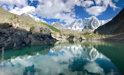 Fototapeta Naklejka Na Ścianę i Meble -  See Gebirge Altai Russland
