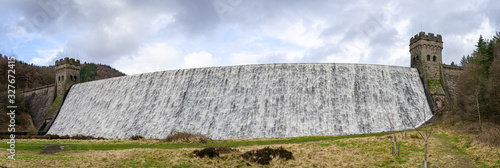 Quadro em tela Panoramic of Derwent Dam while the reservoir is full and water cascades down the dam
