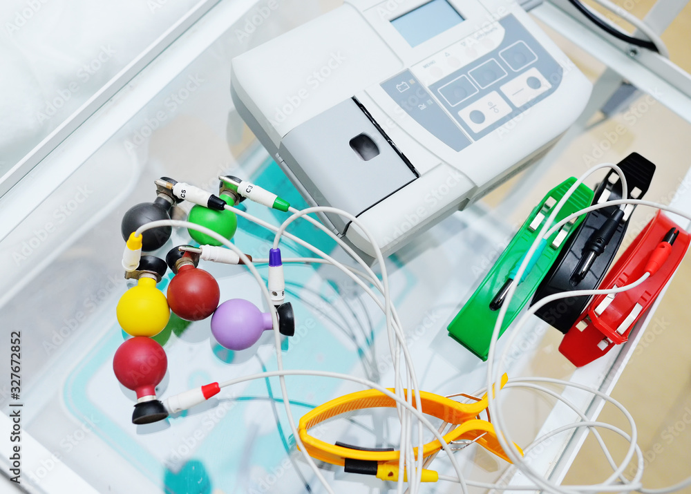 Foto de multi-colored vacuum sensors for recording ECG or ECG ...