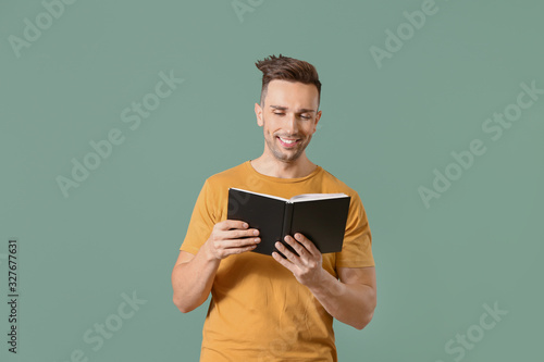 Young man reading book on c...