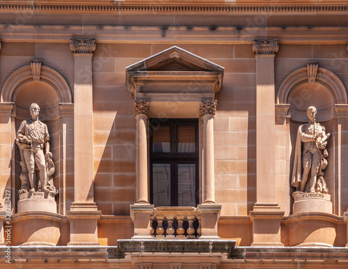 Canvas Print Sydney, Australia - December 11, 2009: Closeup of red-stone facade of Lands Department Building with statues of Hume and Flinders