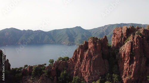 Vue aerienne par drone de la corse en été photo