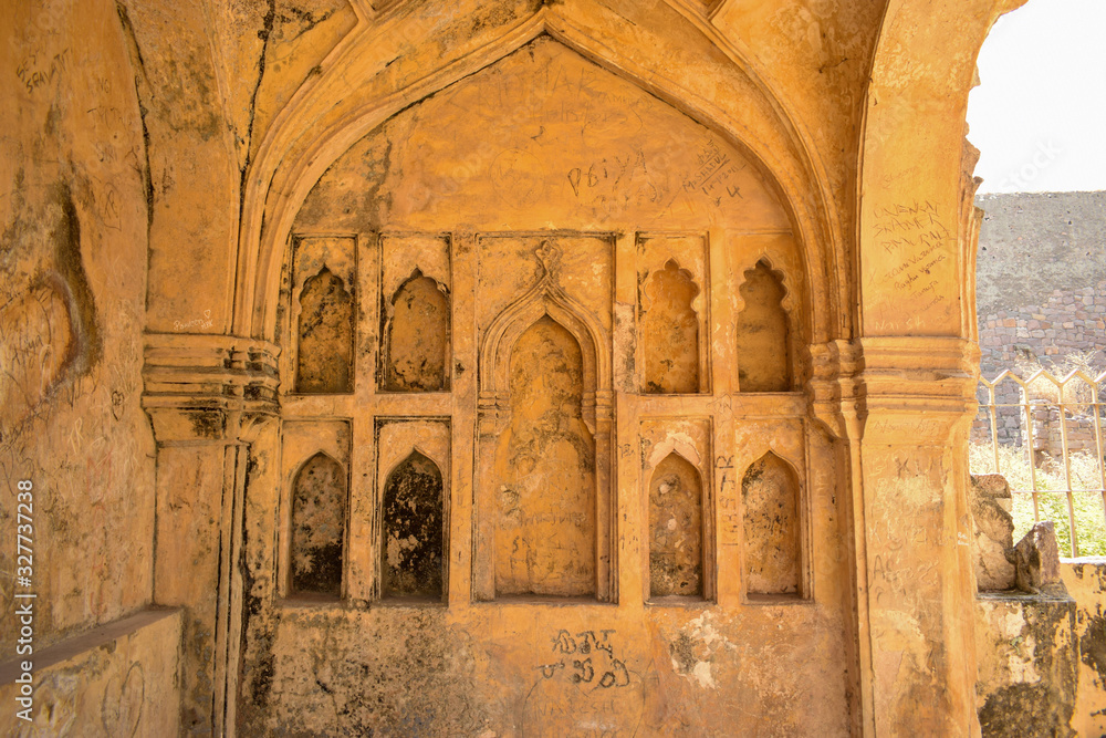 Obraz premium Old Historical Golconda Fort Ruined Walls in India Background stock photograph