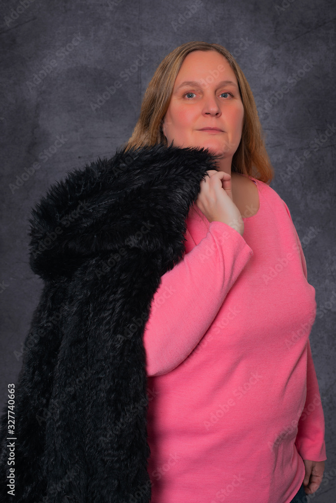 Fotoshooting mit einem Model in einer Kaninchenfelljacke Fotoshooting mit einem Model in einer Kaninchenfelljacke