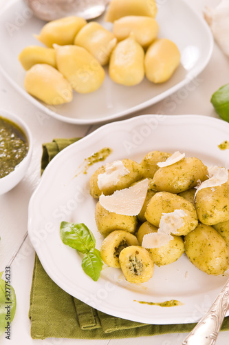 Potato gnocchi stuffed with pesto sauce.
