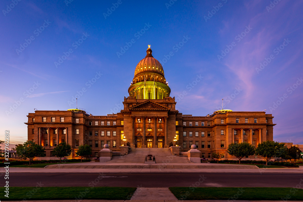 Idaho Capitol building at dusk
