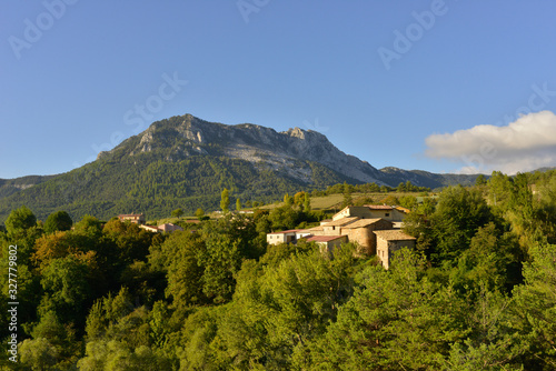 Paysage et col montagneux entre Castellane (04120) et Barrême (04330), département des Alpes-de-Haute-Provence en région Provence-Alpes-Côte-d'Azur, France