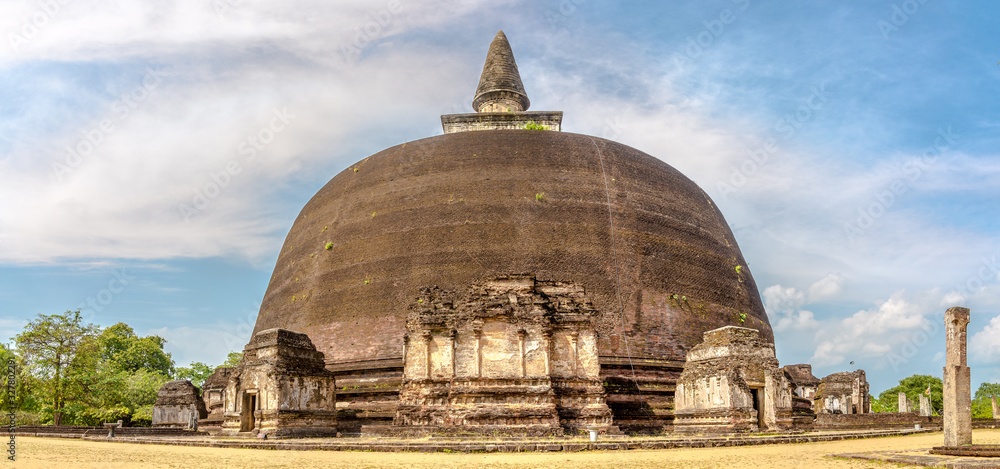 Panoramic view at the Rankoth Vehera stupa in Polonnaruwa - Sri Lanka Panoramic view at the Rankoth Vehera stupa in Polonnaruwa - Sri Lanka