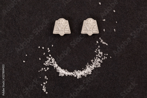 Fotografie MDMA crystal and ecstasy pills.