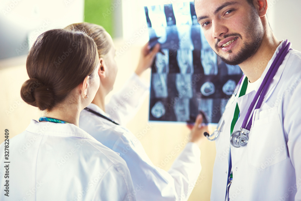Fototapeta premium Medical doctors analysing x-ray photography in hospital