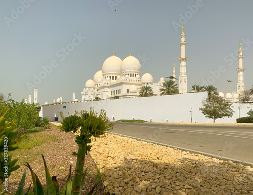 sheikh zayed mosque in abu dhabi united arab emirates