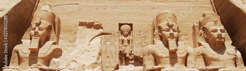 Tableau sur toile Main statues of ancient Abu Simbel temple. Egypt