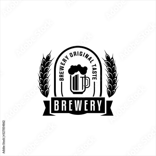 Logo Craft Beer company badge, sign or label. Vector illustration. Vintage design for winery company, bar, pub, shop, branding and restaurant business. Coaster for beer, beer glasses