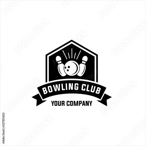 Bowling vector logotype, emblem and badge. Club gaming play, skittle and strike illustration. Template for bowling club, tournament, champion, challenge, Bowling vintage logo. 