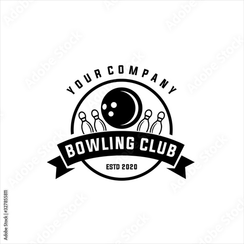 Bowling vector logotype, emblem and badge. Club gaming play, skittle and strike illustration. Template for bowling club, tournament, champion, challenge, Bowling vintage logo. 