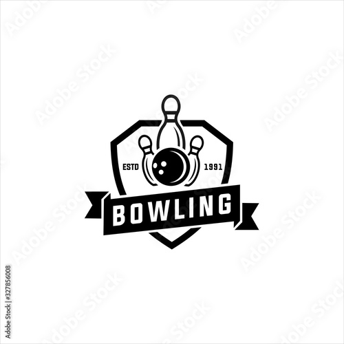 Bowling vector logotype, emblem and badge. Club gaming play, skittle and strike illustration. Template for bowling club, tournament, champion, challenge, Bowling vintage logo. 