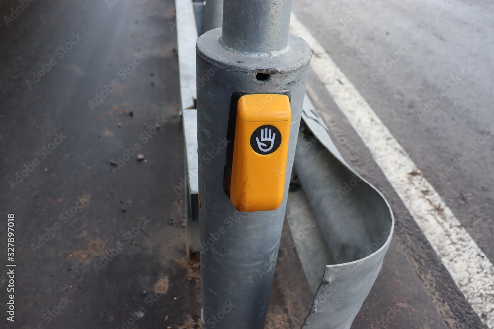 press button for green traffic light