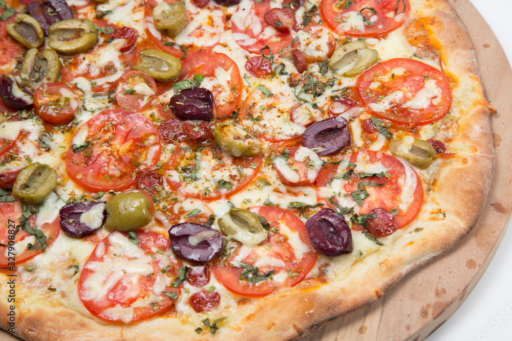 Vegetarian pizza or pizza with onions, mixed olives, mushrooms and tomato with a white background Vegetarian pizza or pizza with onions, mixed olives, mushrooms and tomato with a white background