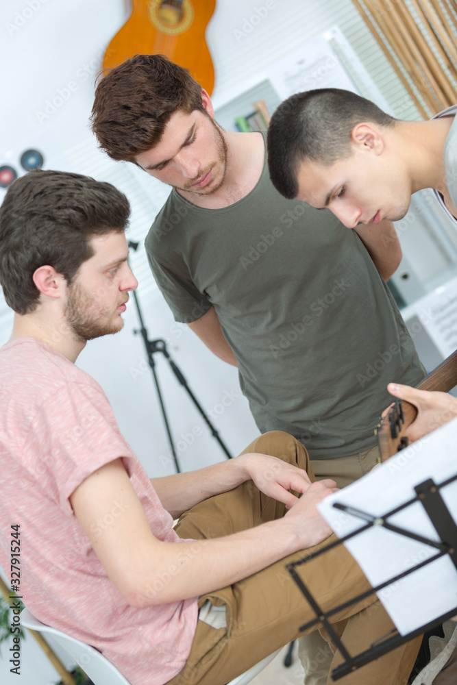 Obraz premium concept of friends and music