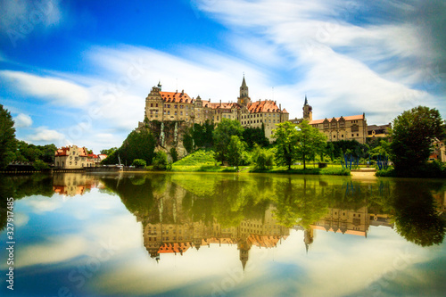 Burg in einer Wundersch  nen landschaft in Deutschland  sch  ne umgebung tolle farben zum sonnenuntergnag 