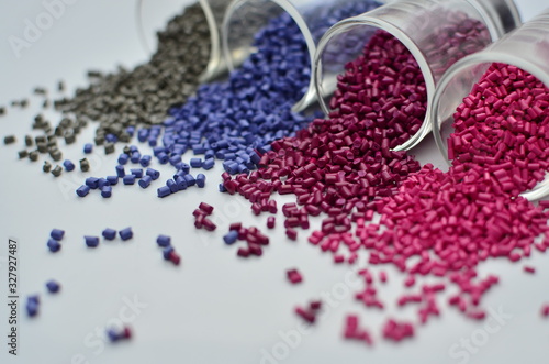 kolorowe granulki